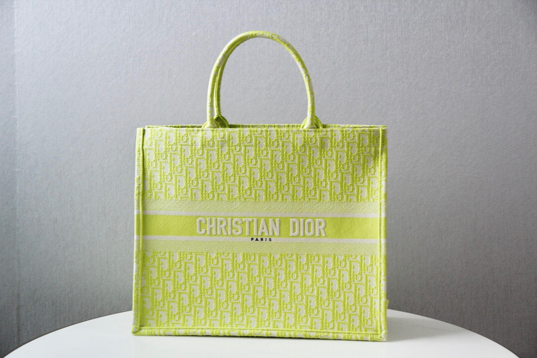 D*or book tote