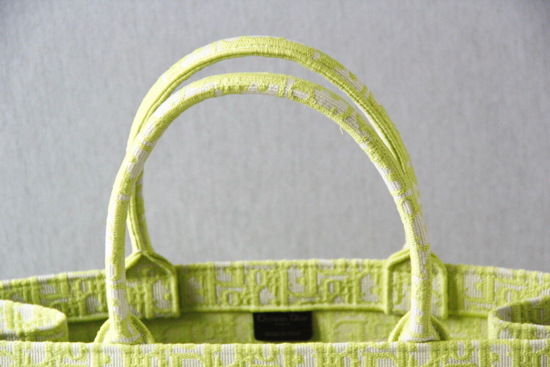 D*or book tote