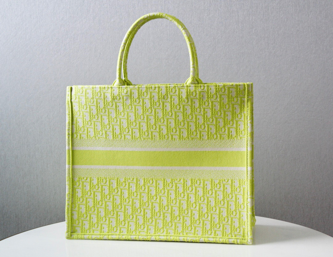 D*or book tote