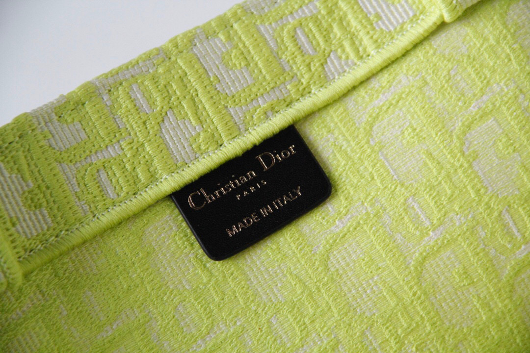D*or book tote