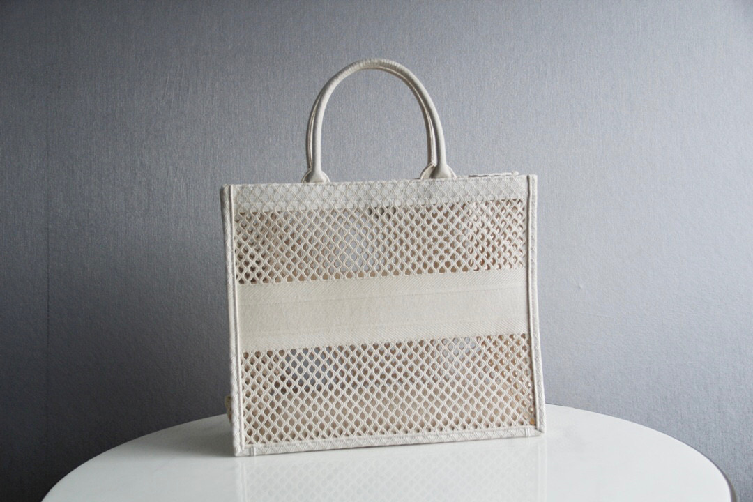D*or book tote