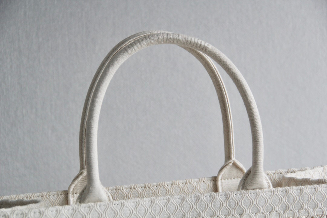D*or book tote