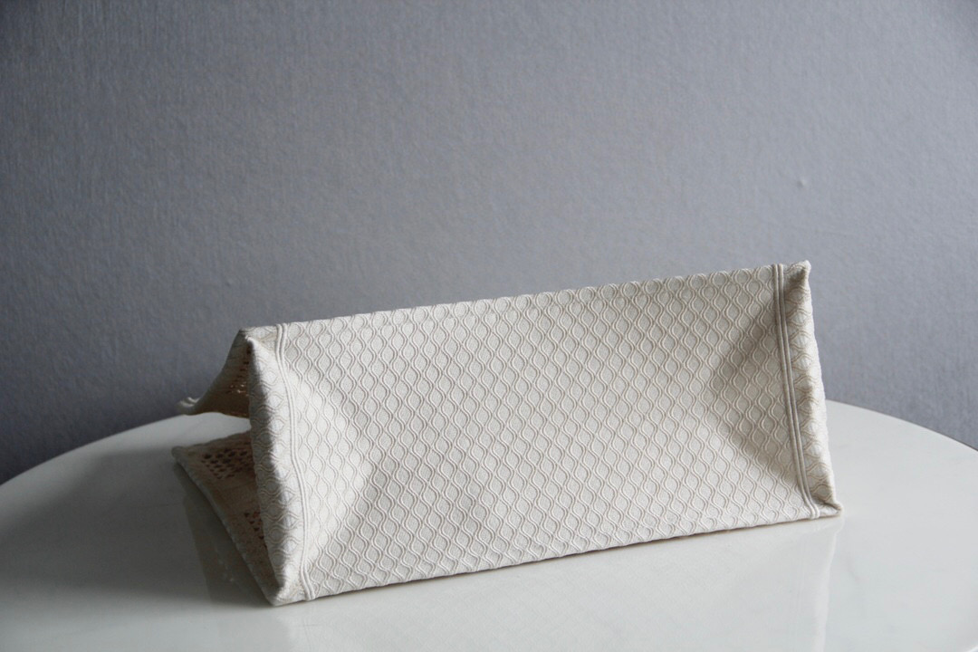 D*or book tote