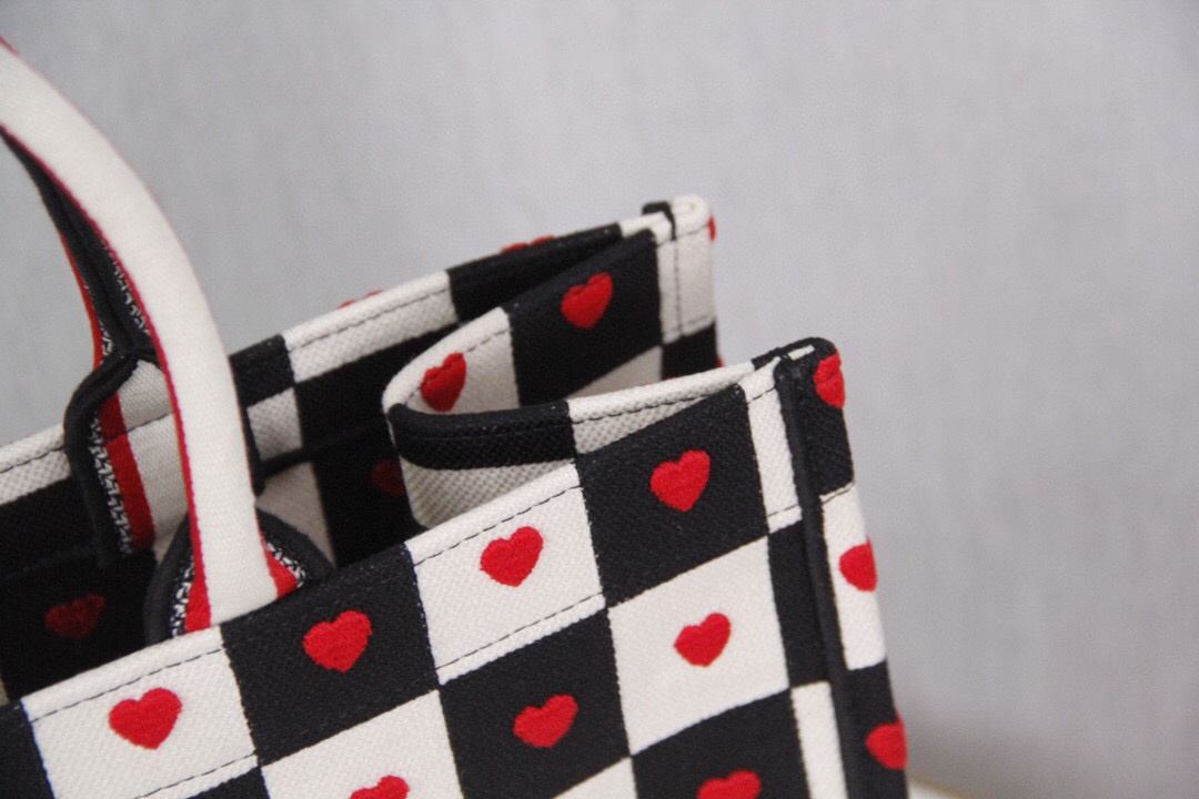 D*or book tote