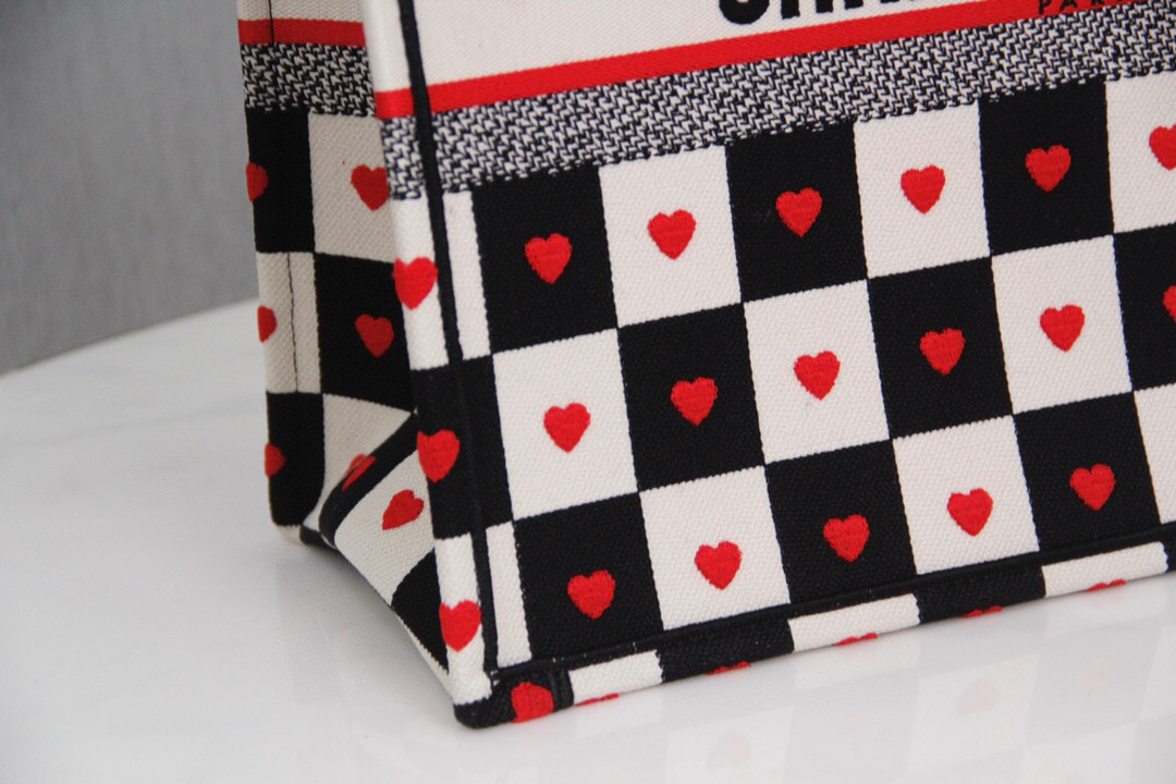 D*or book tote
