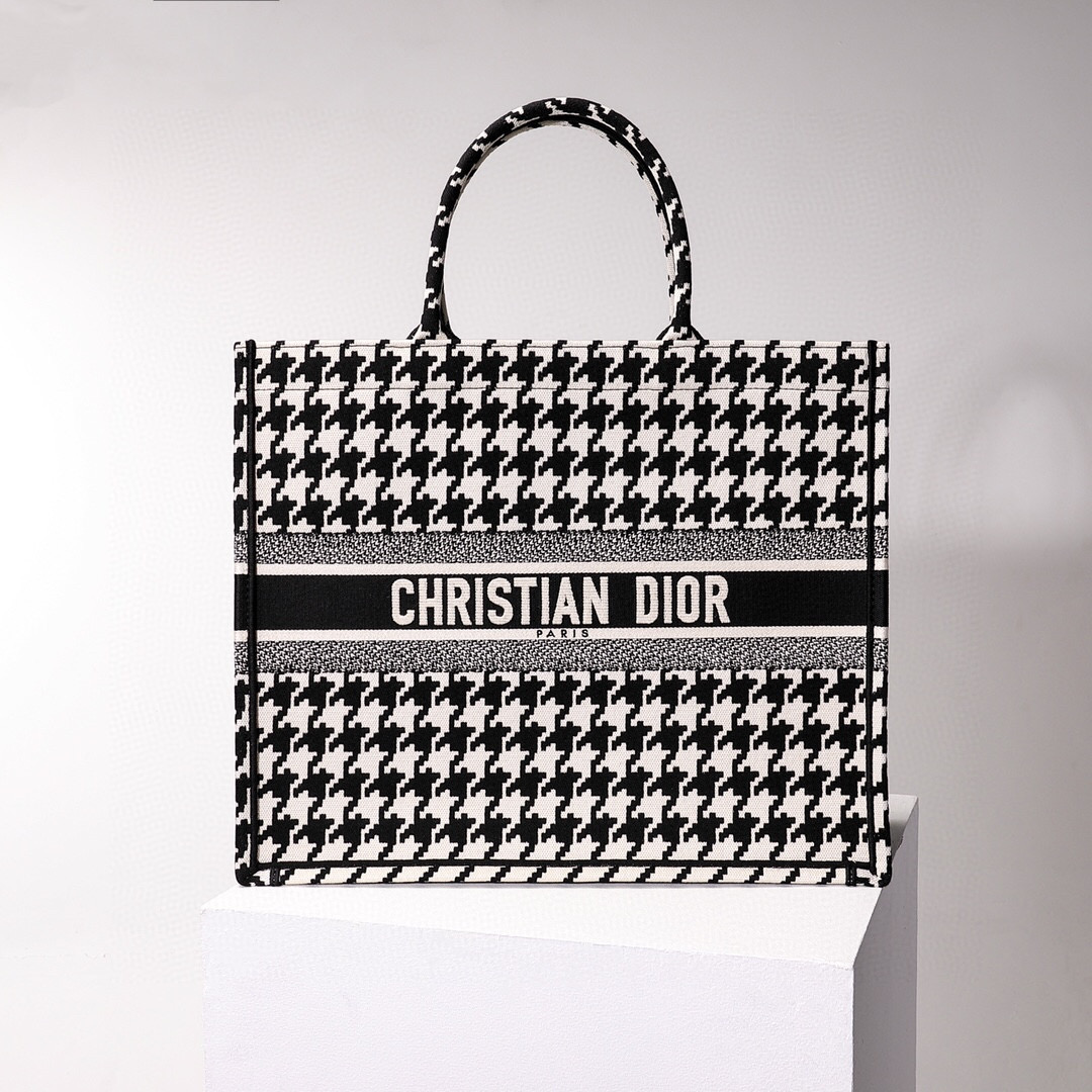 D*or book tote