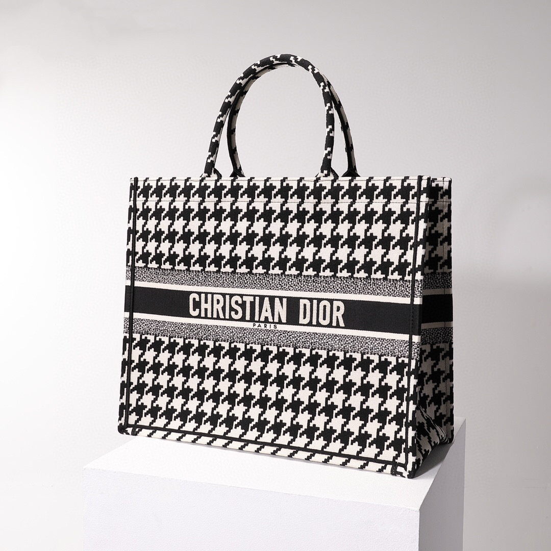 D*or book tote