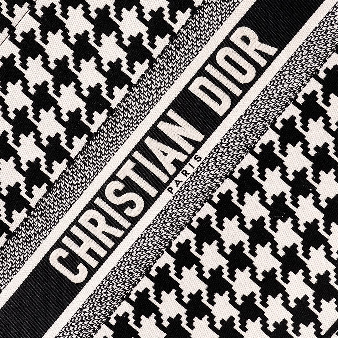 D*or book tote