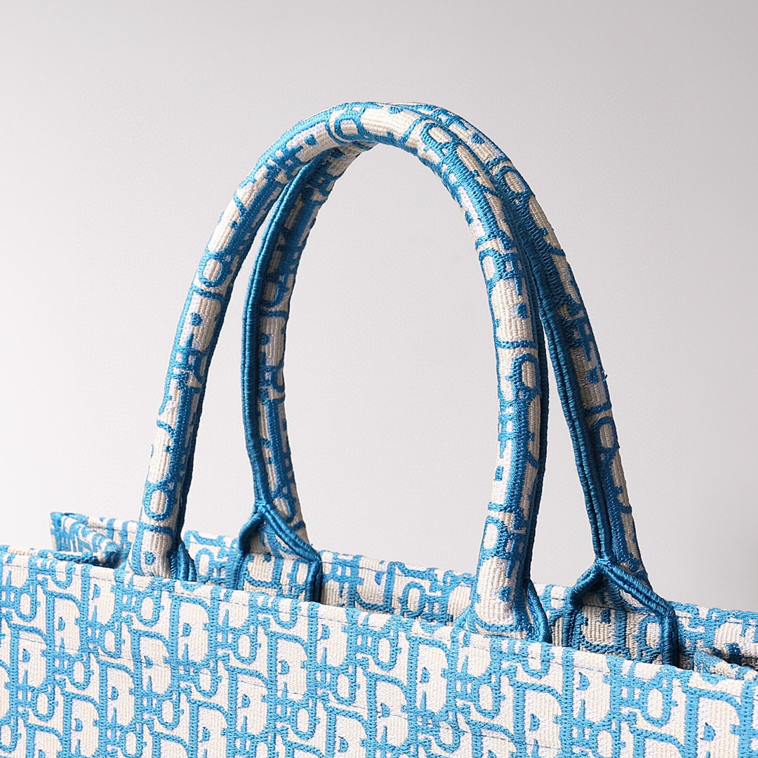 D*or book tote