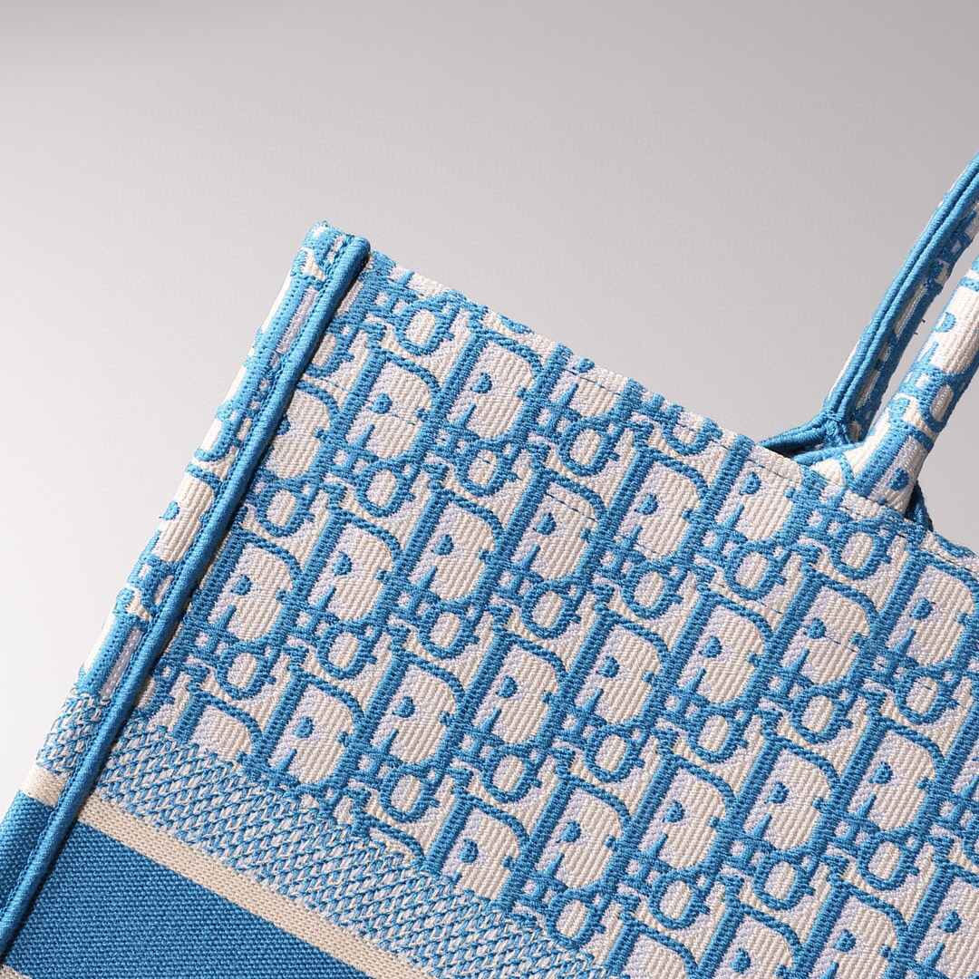 D*or book tote