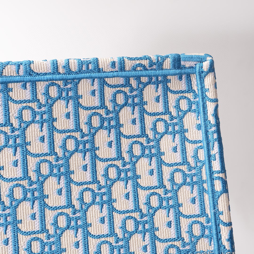 D*or book tote