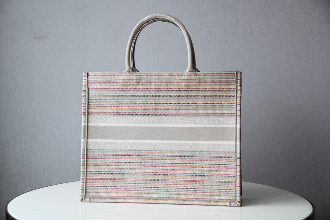 D*or book tote
