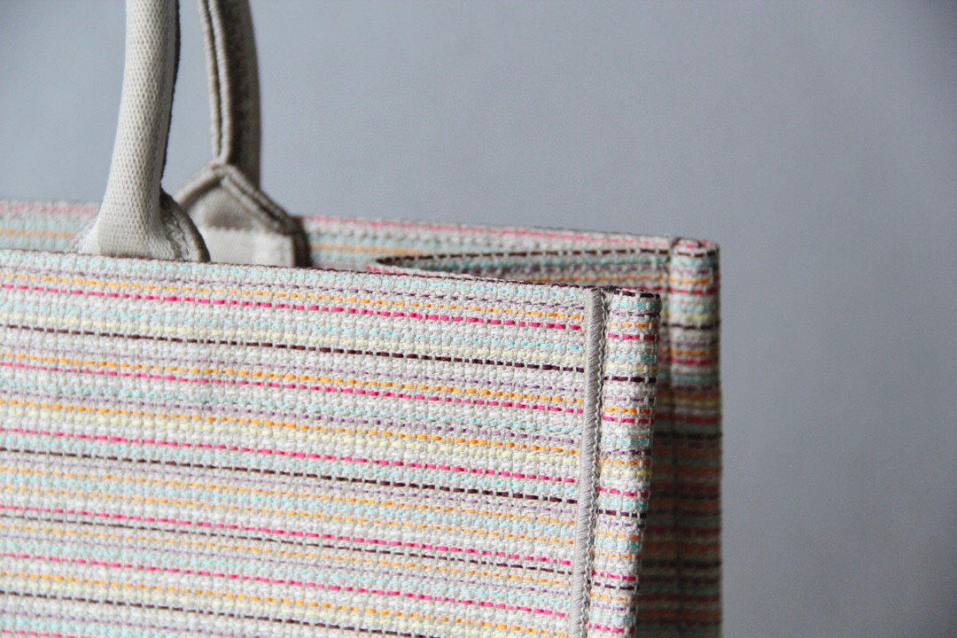 D*or book tote
