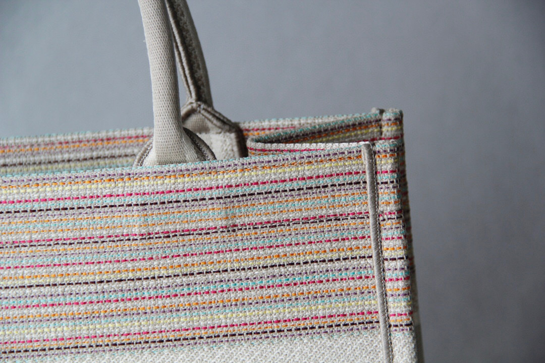 D*or book tote