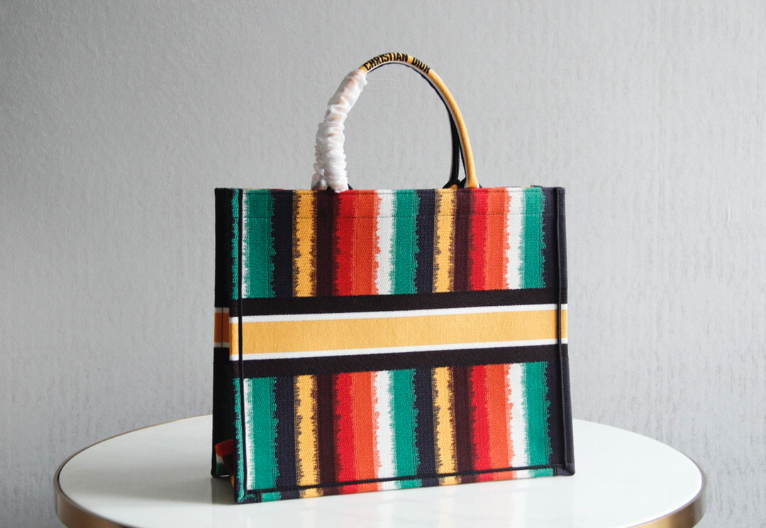 D*or book tote