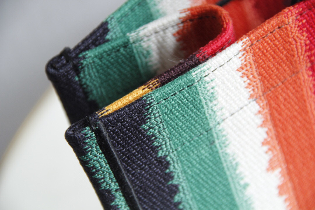 D*or book tote