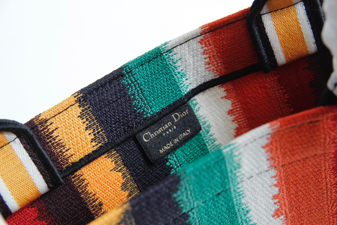 D*or book tote