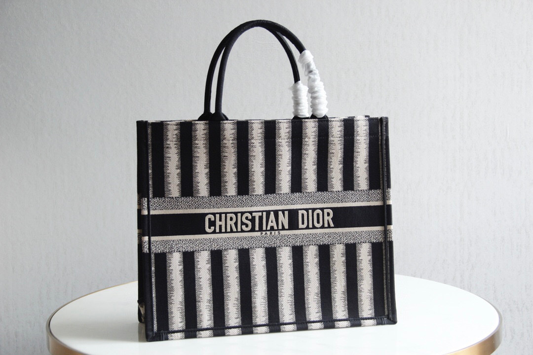 D*or book tote