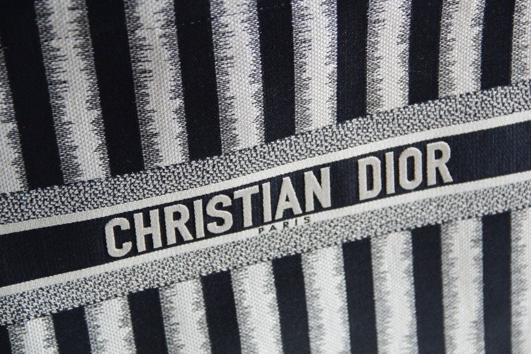 D*or book tote