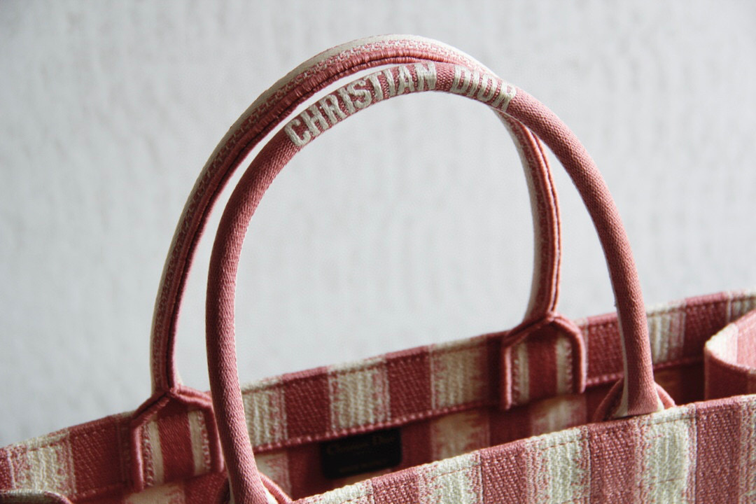 D*or book tote
