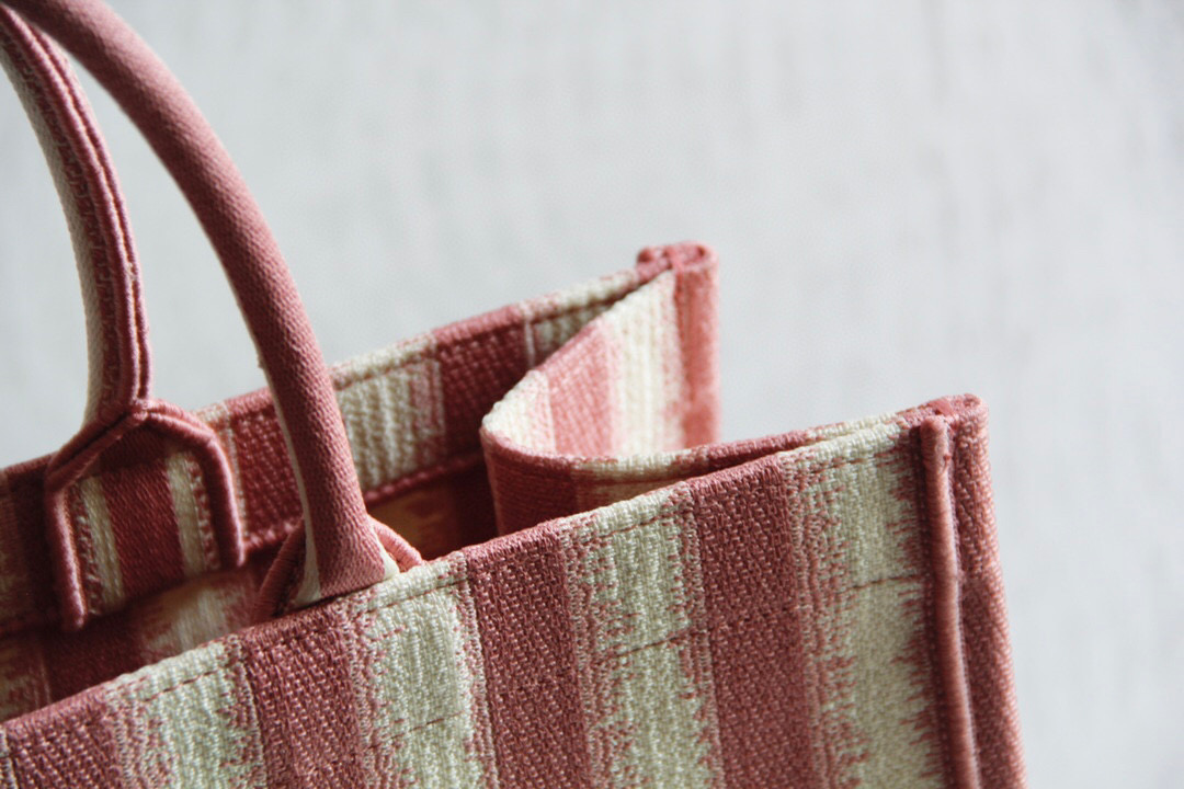 D*or book tote