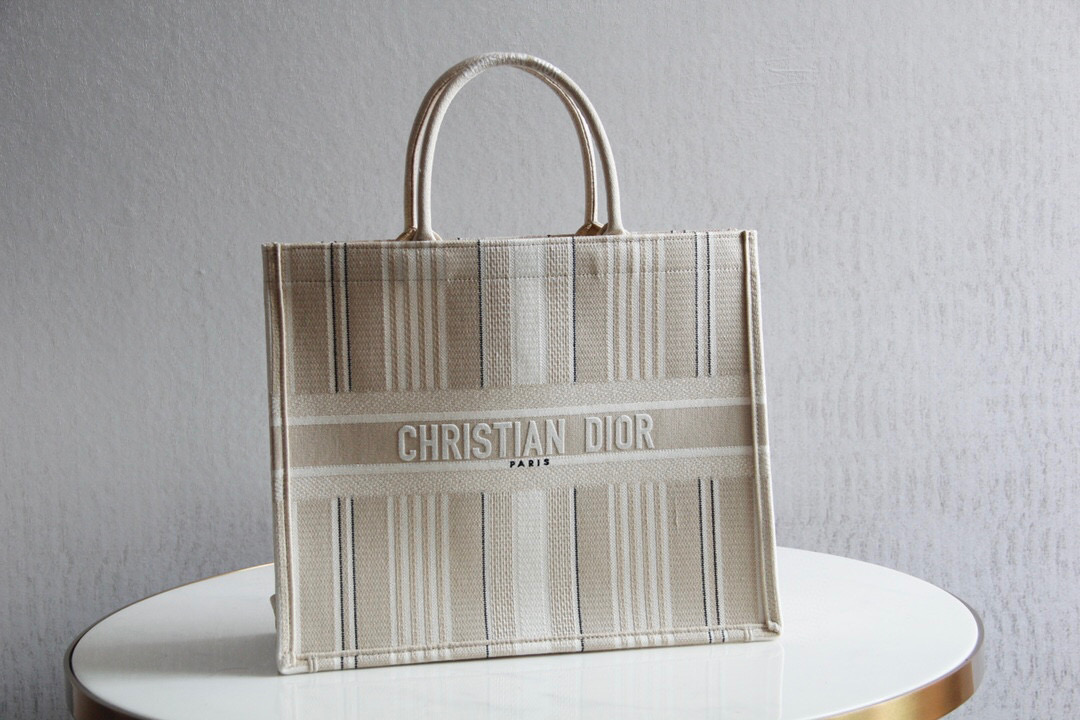 D*or book tote