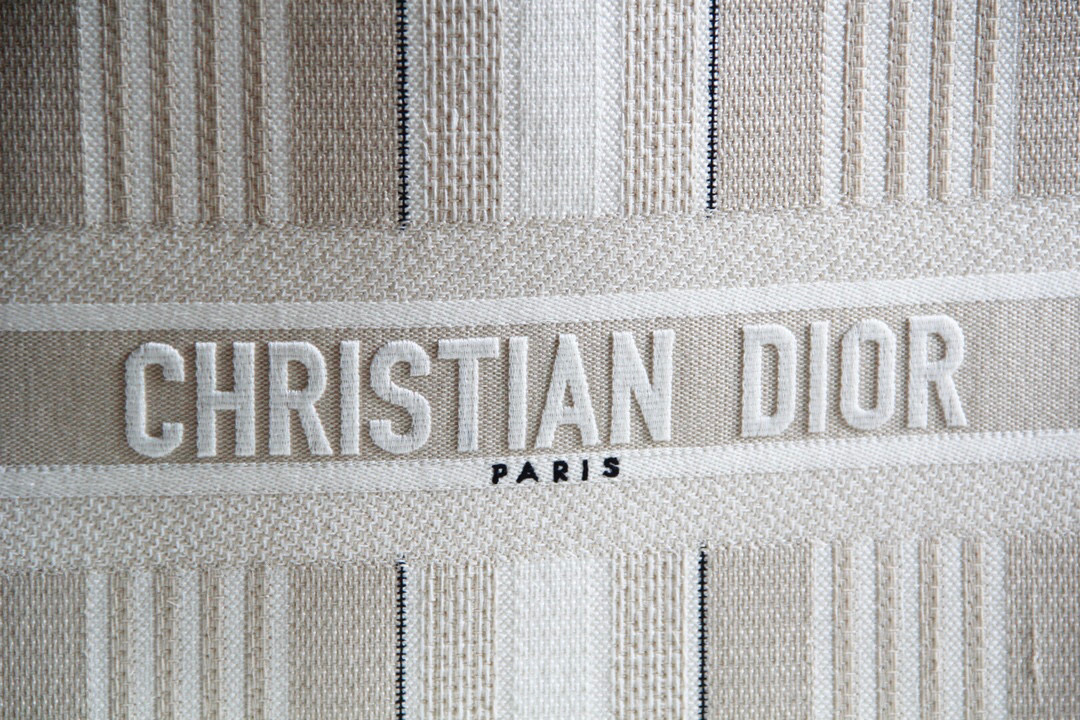 D*or book tote