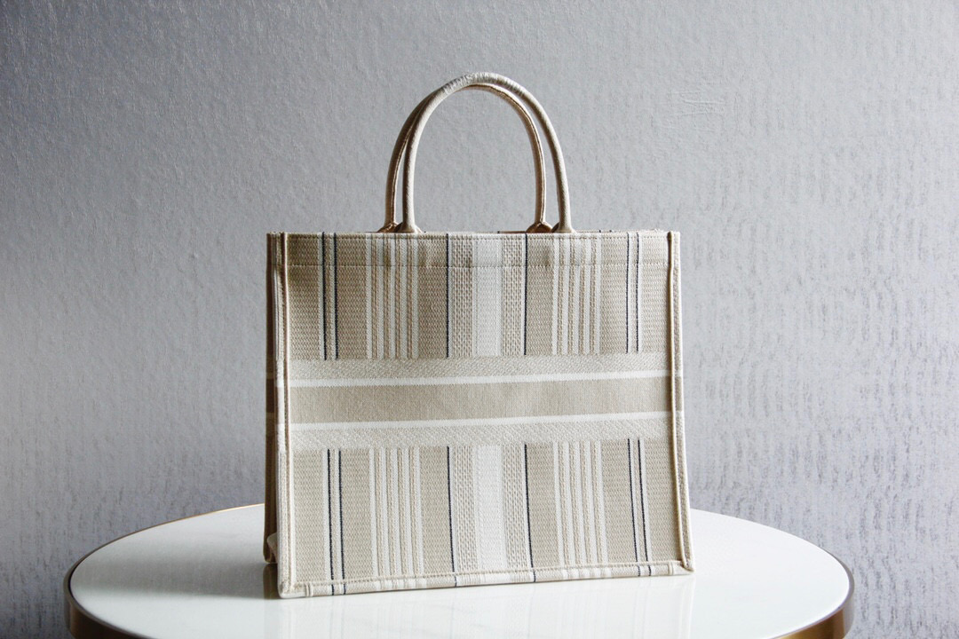 D*or book tote
