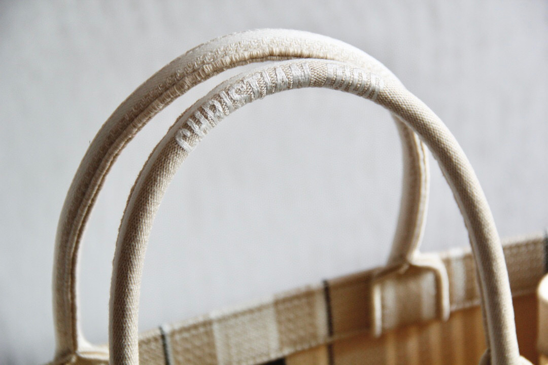 D*or book tote