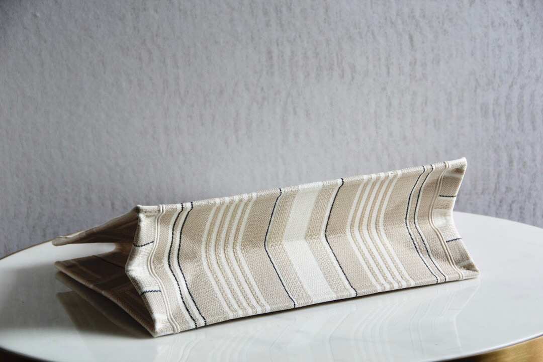 D*or book tote