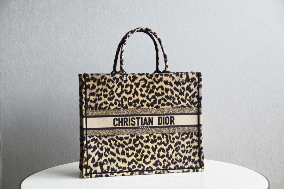 D*or book tote