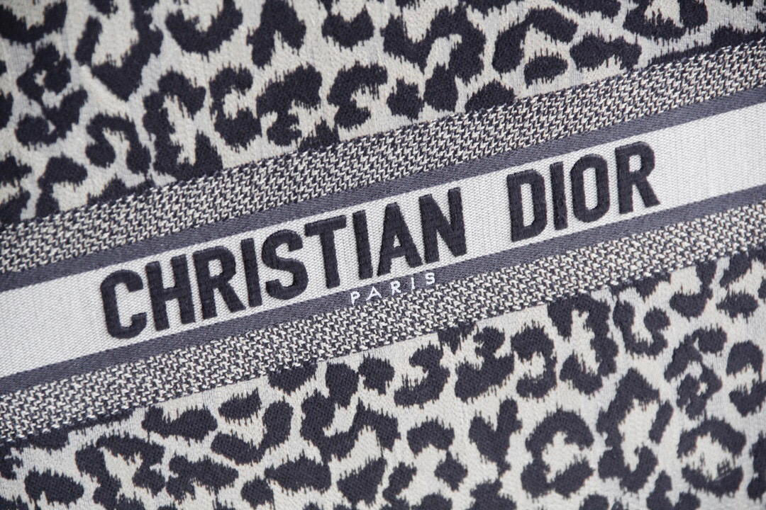 D*or book tote