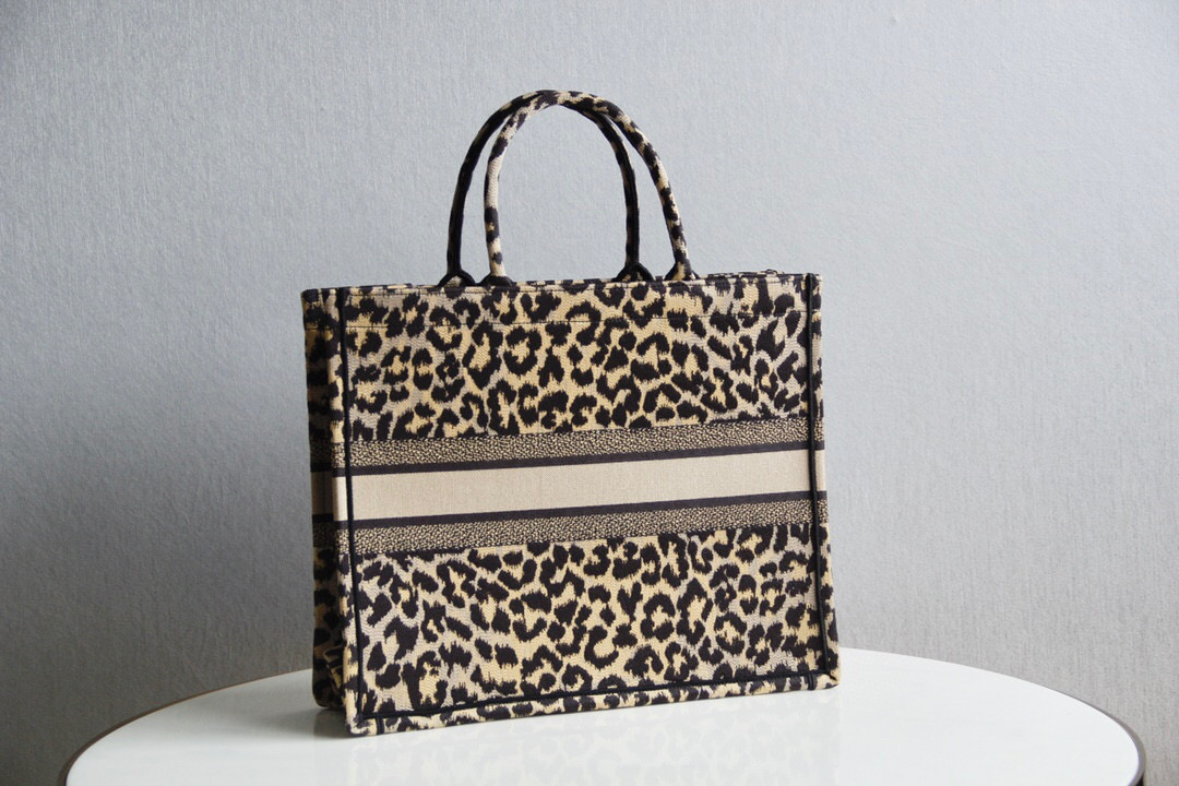 D*or book tote