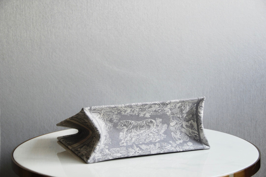 D*or book tote