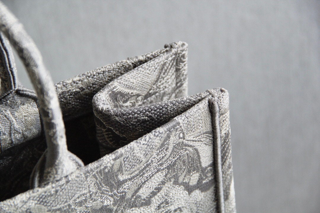 D*or book tote