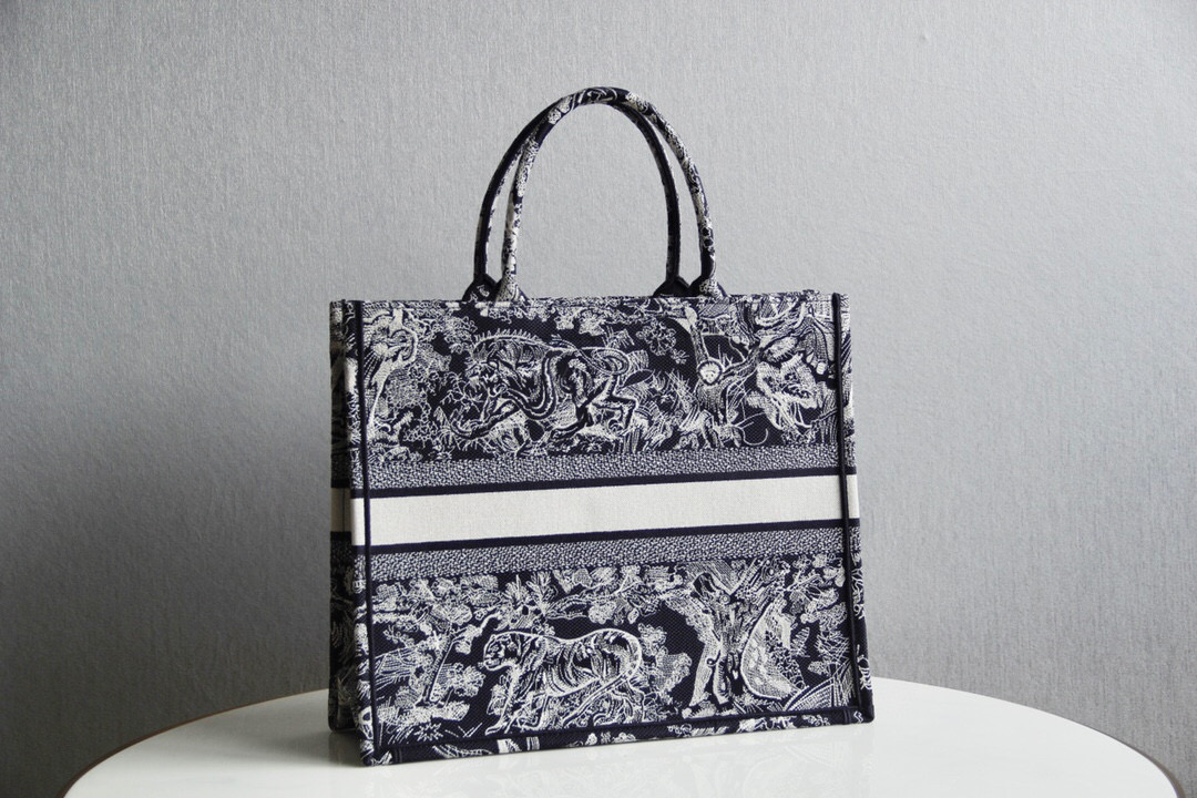 D*or book tote