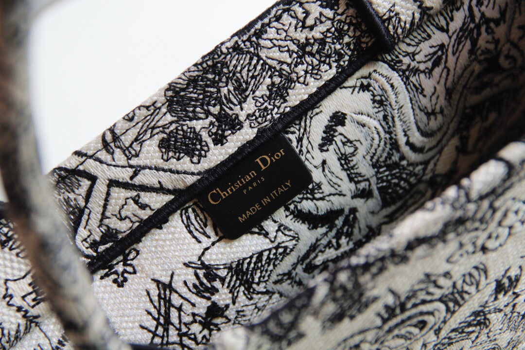 D*or book tote