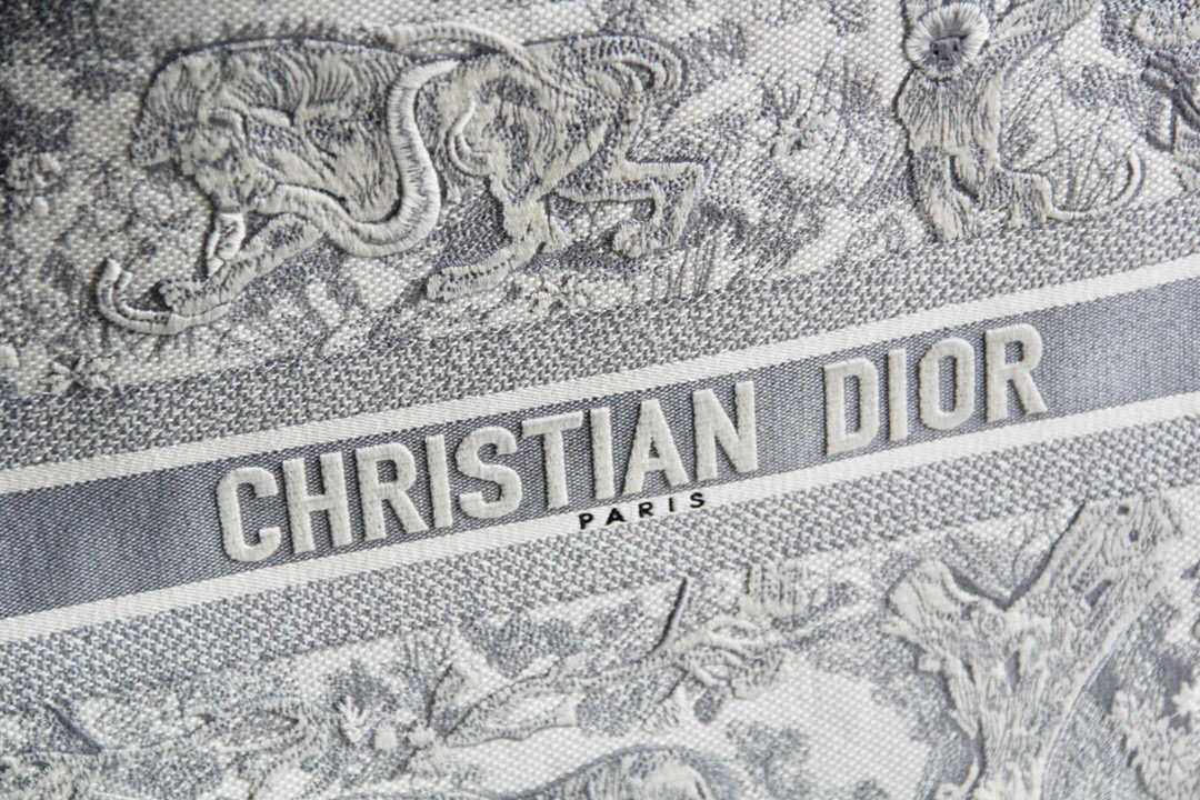 D*or book tote