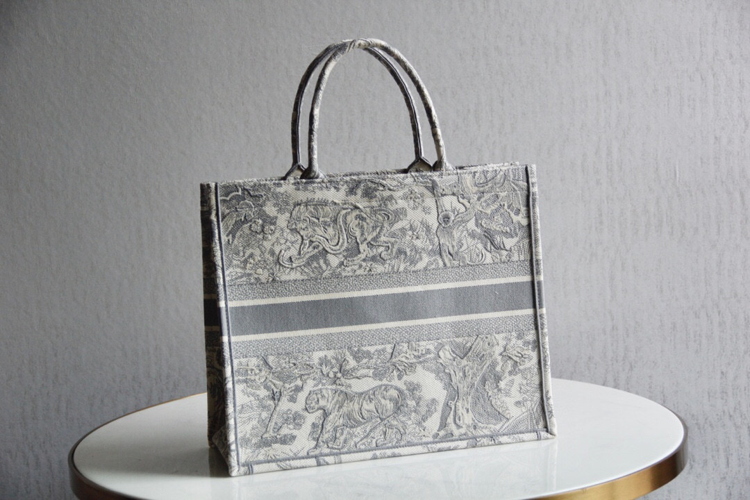 D*or book tote