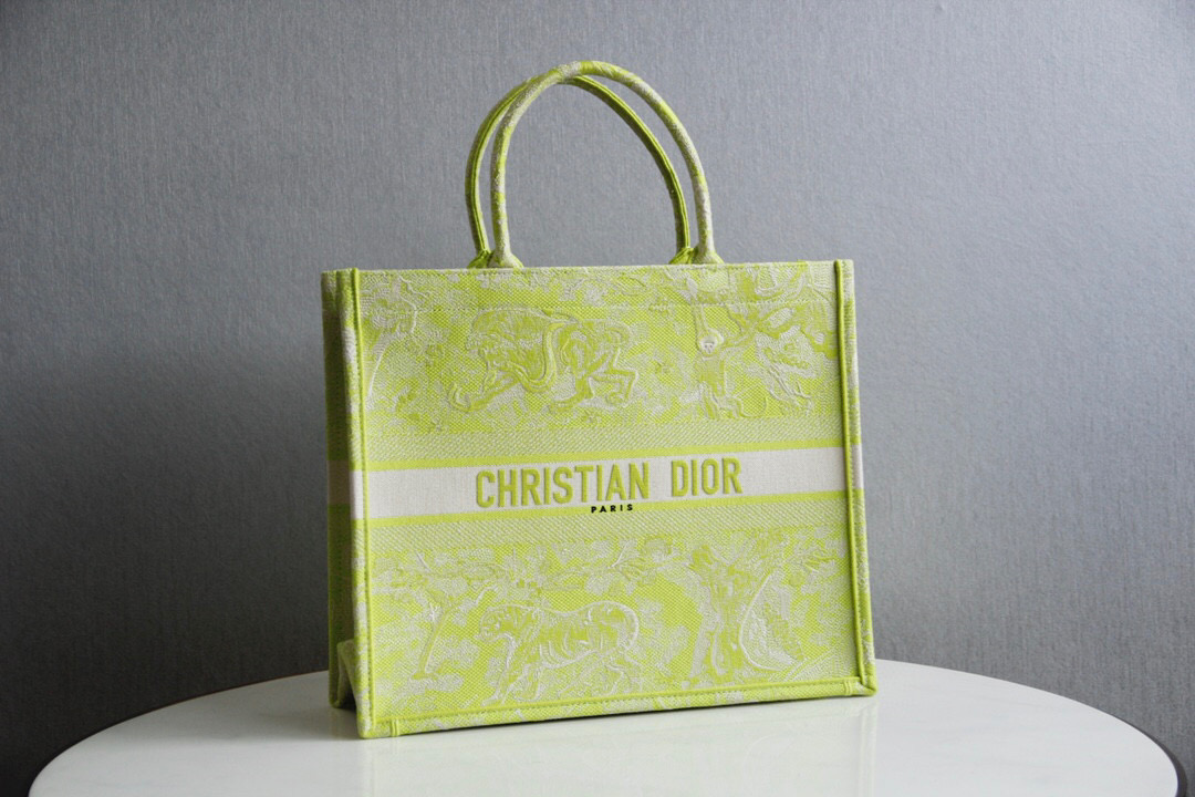 D*or book tote
