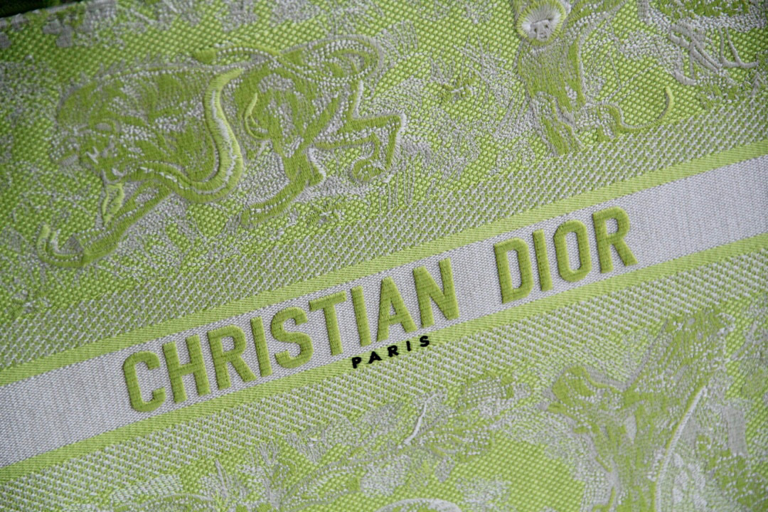D*or book tote
