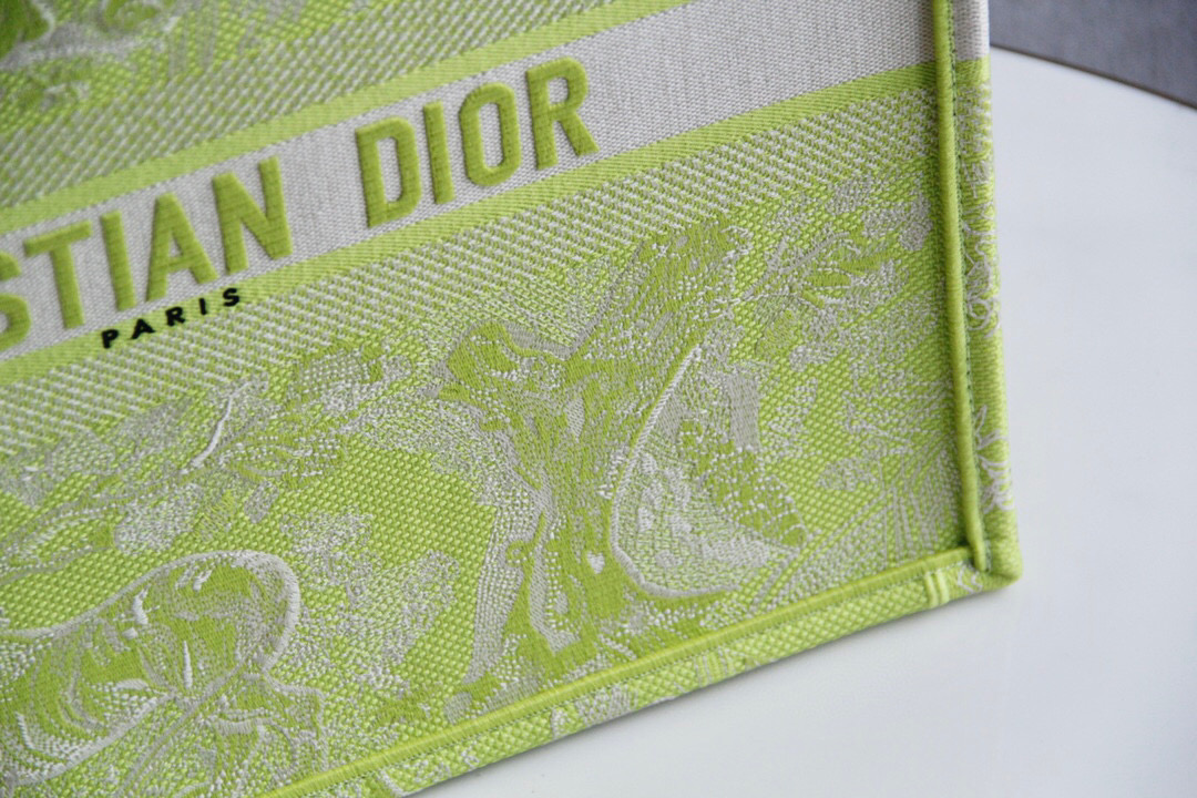D*or book tote