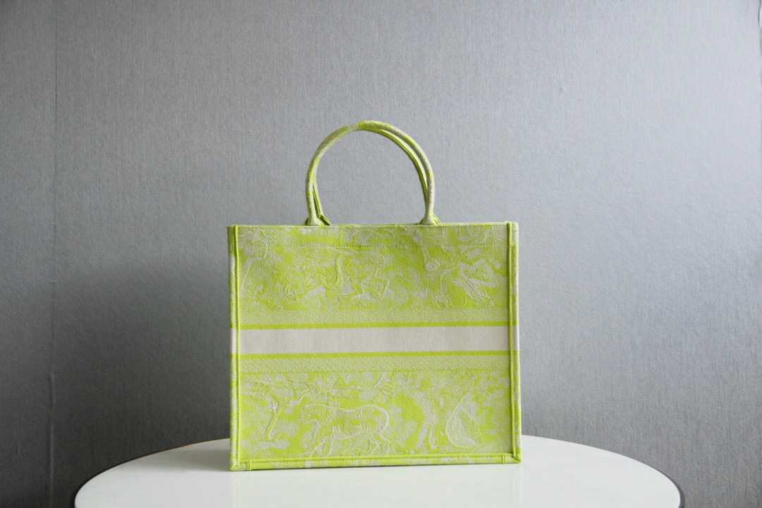 D*or book tote