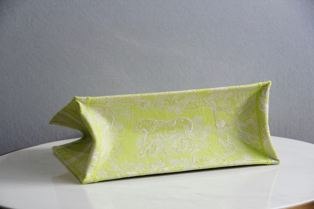 D*or book tote