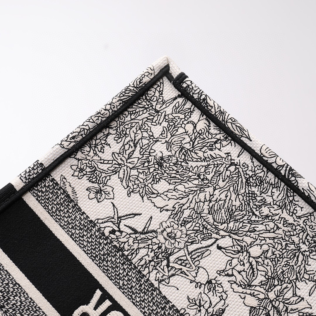 D*or book tote