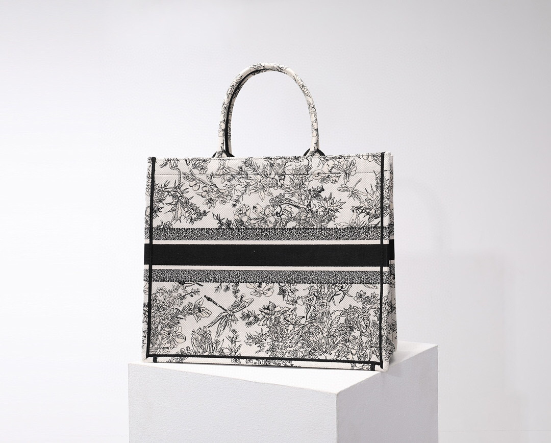 D*or book tote