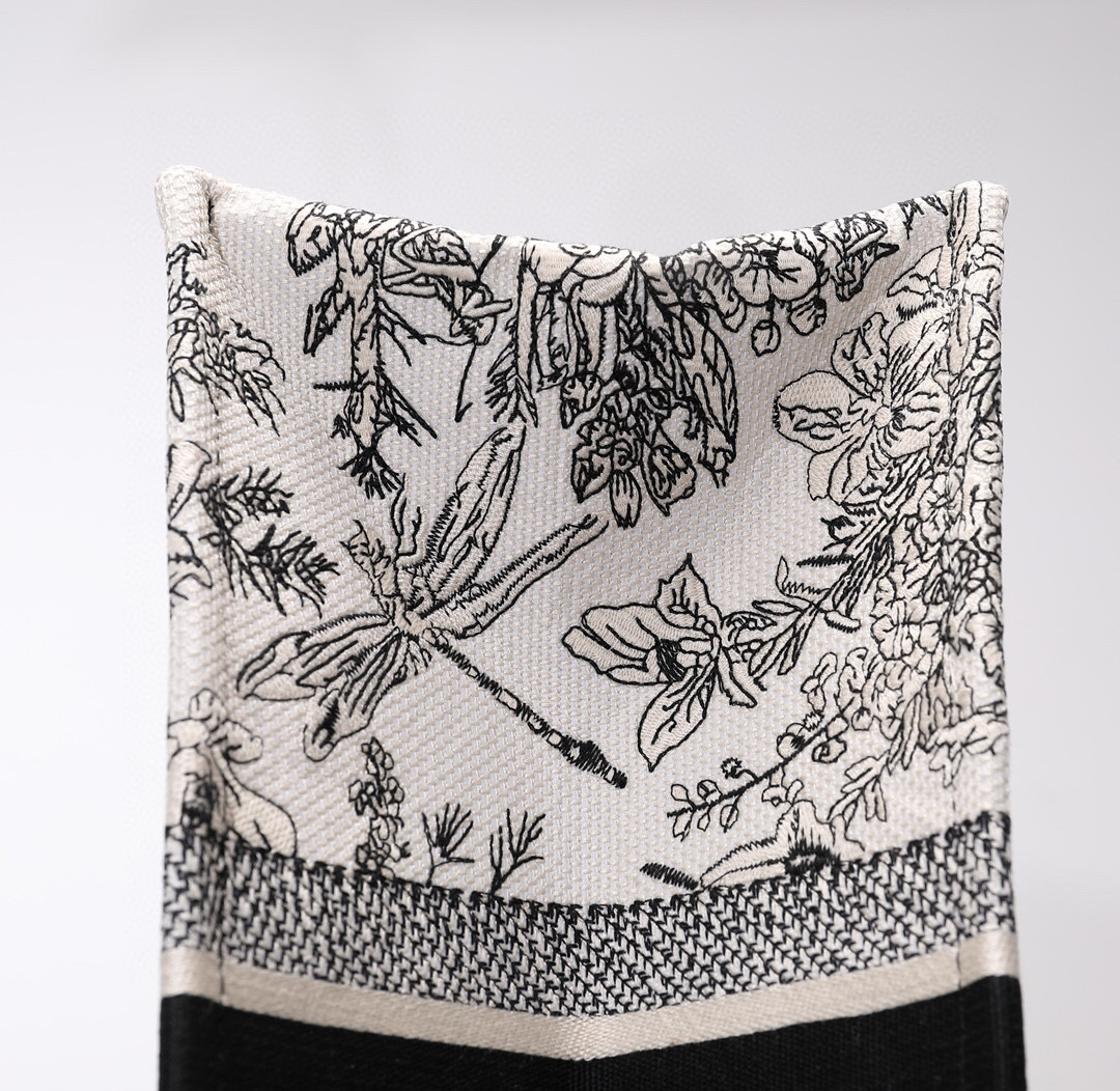 D*or book tote