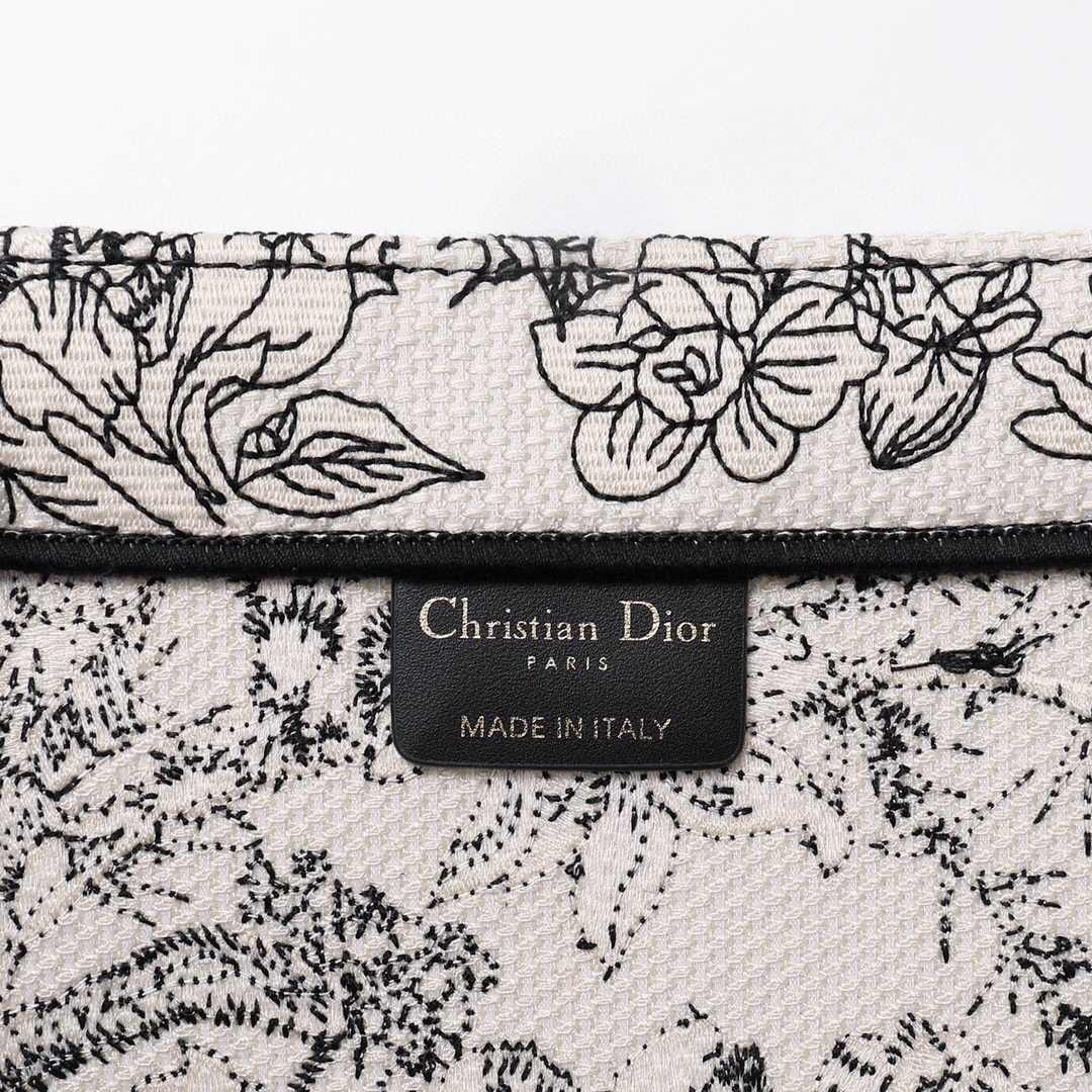D*or book tote