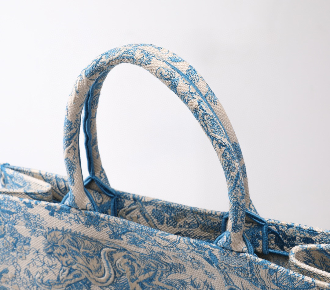 D*or book tote