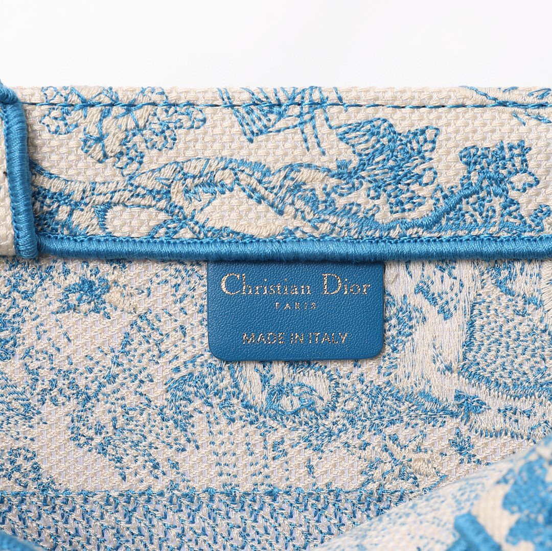 D*or book tote